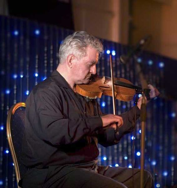 Irish fiddle player Tommy Peoples
